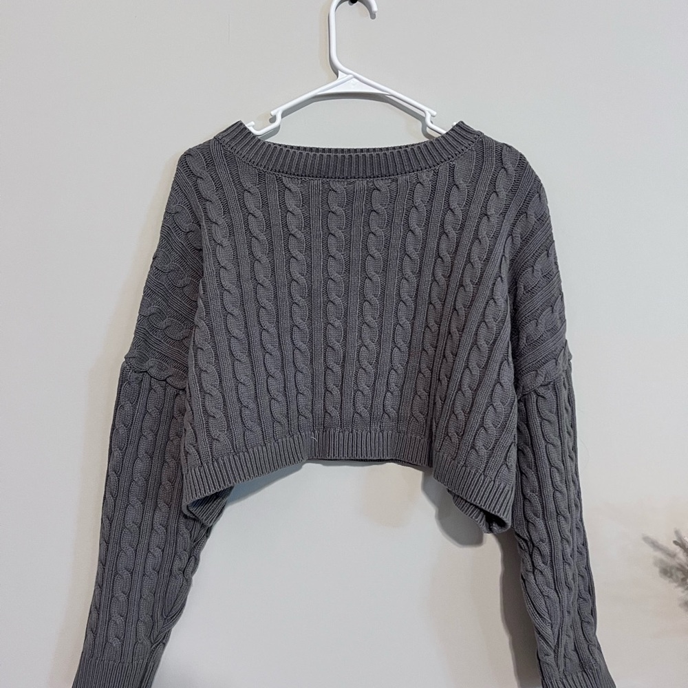Forever 21 Gray Cropped Cable Knit Sweater